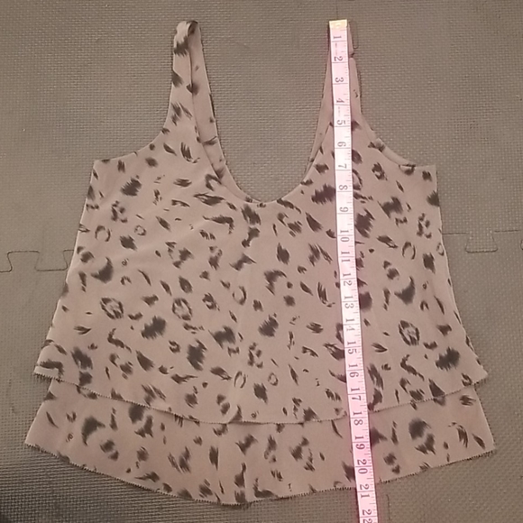 T. Babaton animal print silk tank size XS. GREY - Picture 7 of 7